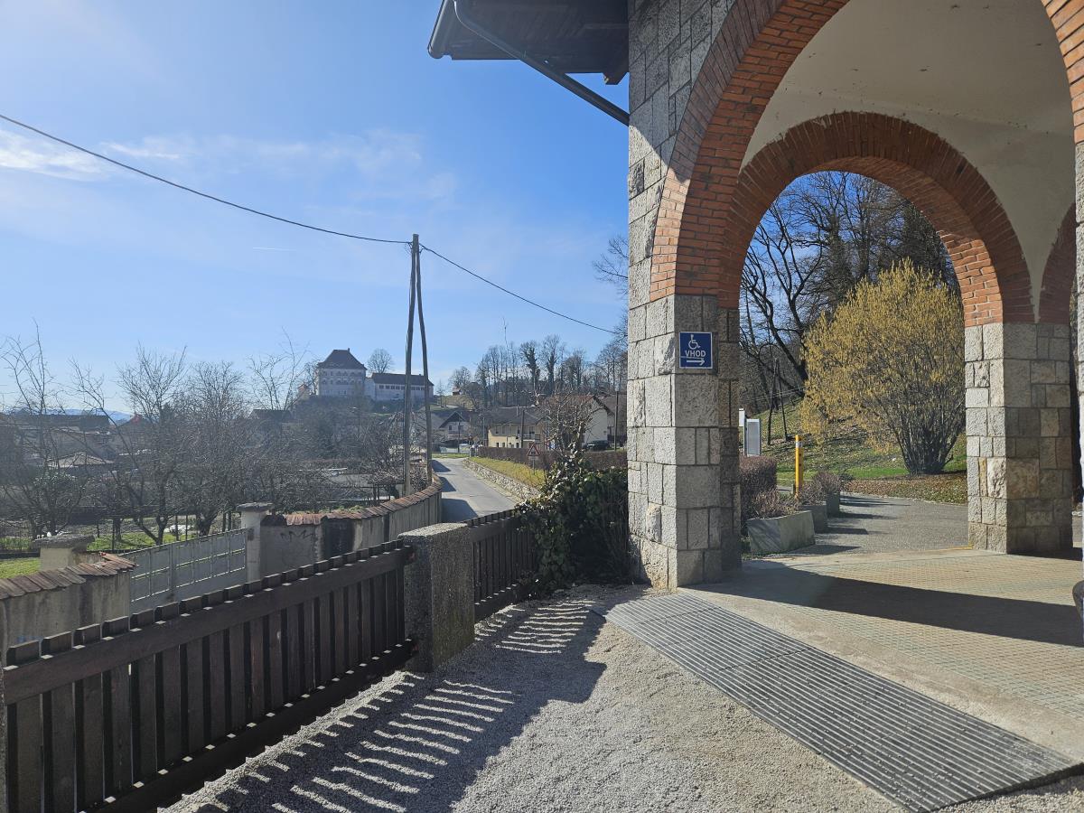 ODPRTJE PRENOVLJENEGA PARKA IN REZ KAMNIŠKE POTOMKE NAJSTAREJŠE VINSKE TRTE